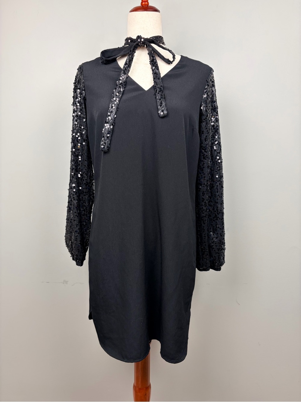Kaari Blue Black Sequin Sleeve Choker Shift Dress Women’s S NWT‎ $119